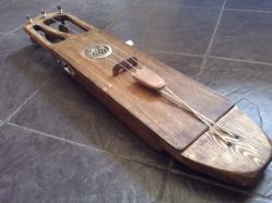 Acoustic_electric_Jouhikko_by_Charlie_Bynum,_Silver_Spoon_Music,_NL,_2014_2014-07-10_10-46